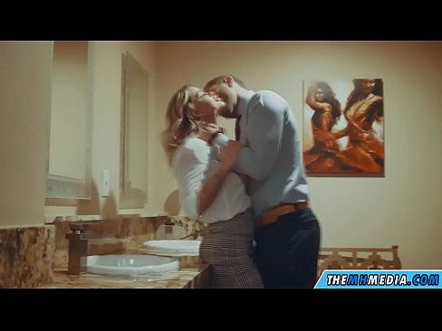 ❤️ Uma blonde obugaxayo ekuyenga endlini yangasese yomphakathi ☑  ku-porn zu.filmexxx18.ru